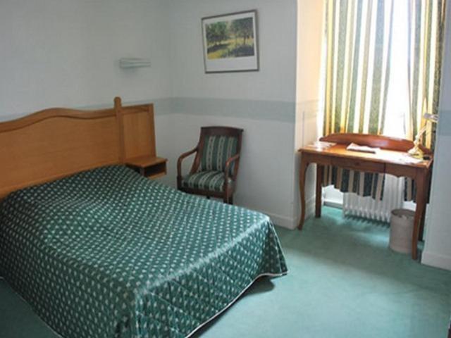Logis Hotel & Restaurant - Le Normandie Caudebec-en-Caux Habitación foto