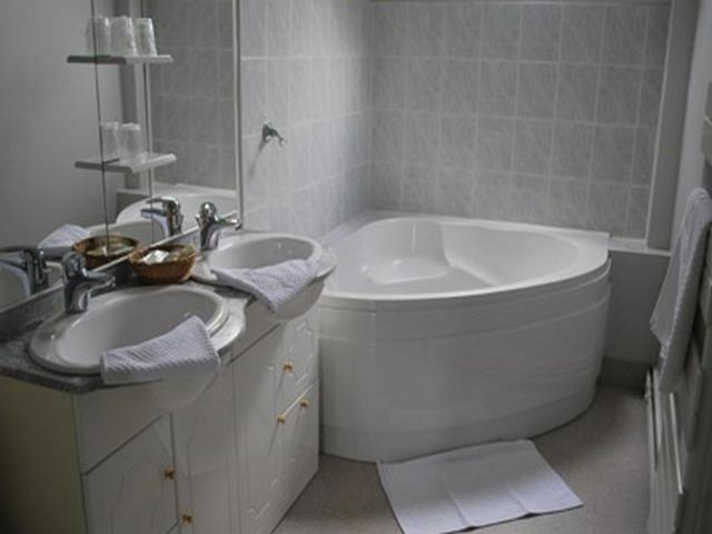 Logis Hotel & Restaurant - Le Normandie Caudebec-en-Caux Habitación foto